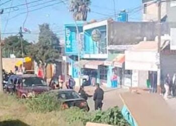 Sujetos en moto asesinaron a comerciante en el tianguis de Xochimehuacán