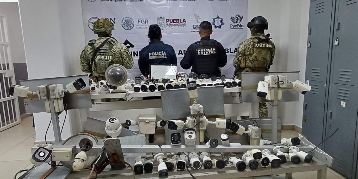 Retiran 89 cámaras de videovigilancia colocadas ilegalmente en Cuautlancingo