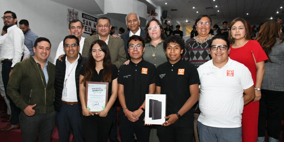 Estudiantes de UTH obtienen segundo lugar en Premio Municipal de la Juventud