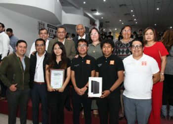 Estudiantes de UTH obtienen segundo lugar en Premio Municipal de la Juventud