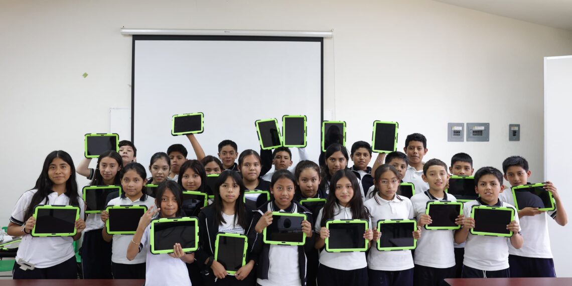 “Aprendamos Juntos”: niñas y niños programan robots en comunidades con brechas de desigualdad