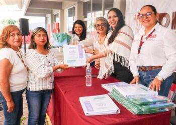 Entrega Tonantzin Fernández Carpetas de Protección Civil a CAIC’s del municipio