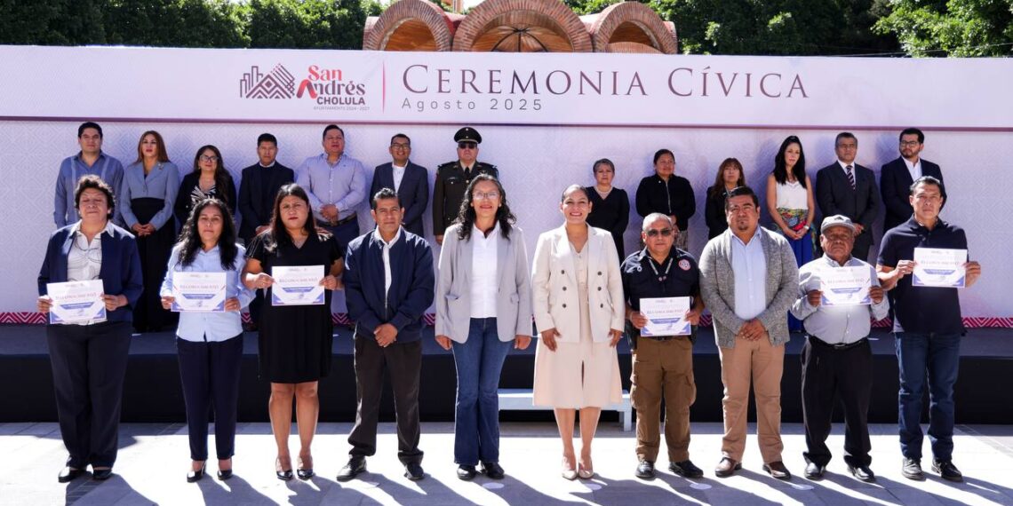 Promueve Lupita Cuautle principios de legalidad y transparencia en acto cívico