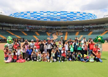 Niñas y niños de Cuautlancingo visitan a los Pericos de Puebla