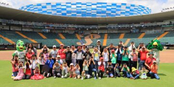 Niñas y niños de Cuautlancingo visitan a los Pericos de Puebla