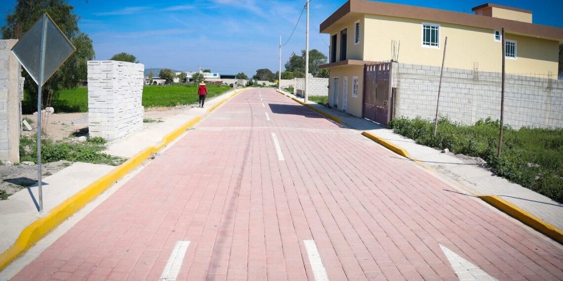 Entregan obra de adoquinamiento en San José Tuzuapan