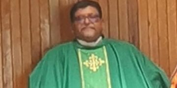 Denuncian a falso sacerdote