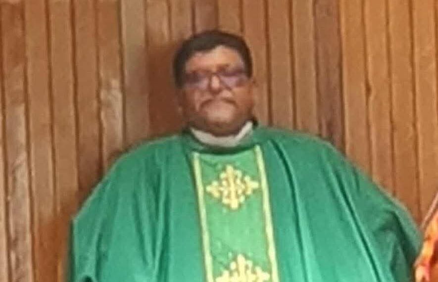 Denuncian a falso sacerdote