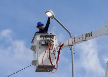 Mejora Lupita Cuautle seguridad e imagen urbana con mantenimiento y alumbrado en Tlaxcalancingo