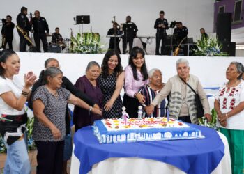 Celebra Lupita Cuautle a Personas Adultas Mayores en su día