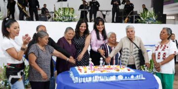 Celebra Lupita Cuautle a Personas Adultas Mayores en su día