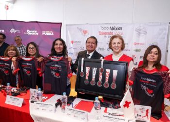 Presentan San Andrés Cholula y Cruz Roja Puebla playera y medalla de la Carrera Nacional ‘Todo México Salvando Vidas 2025’