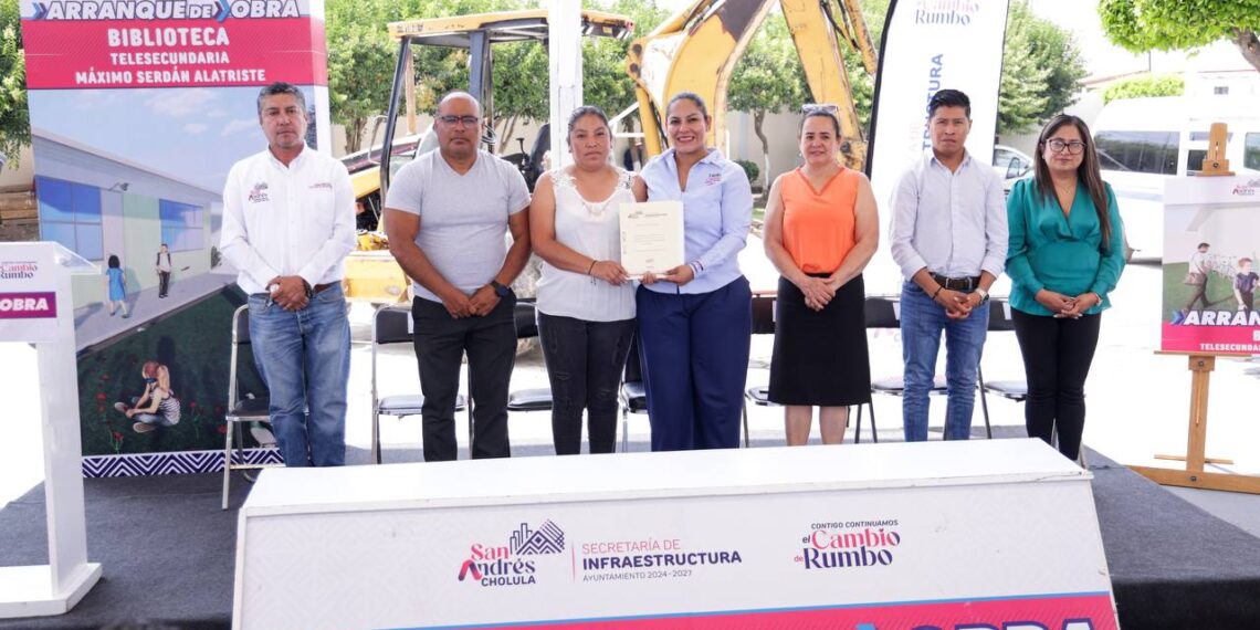 Con nueva biblioteca en San Rafael Comac Lupita Cuautle impulsa la educación