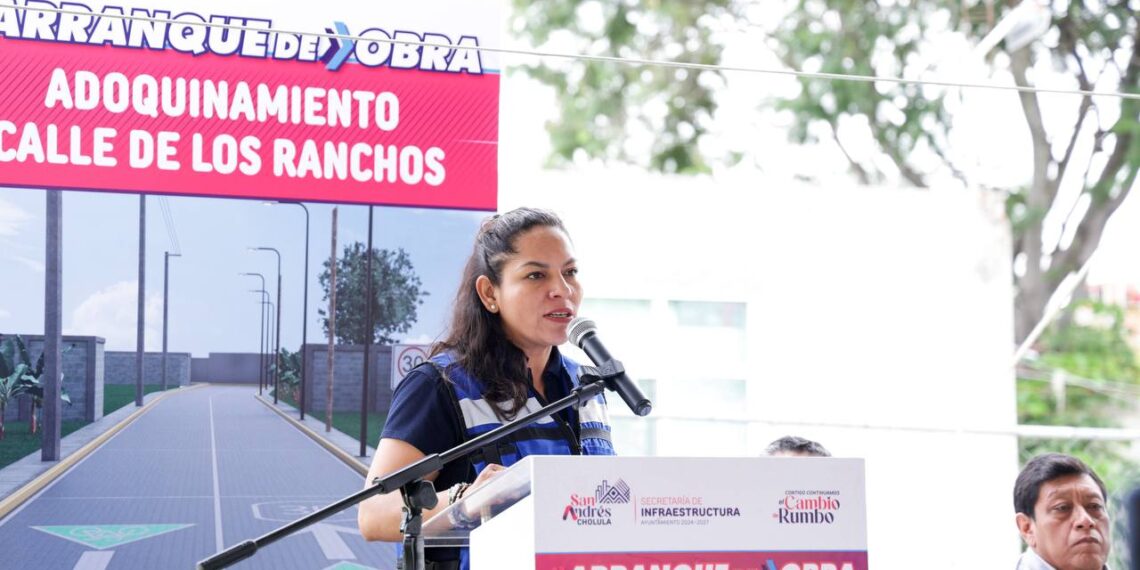 Inicia Lupita Cuautle obra de adoquinamiento en San Bernardino Tlaxcalancingo