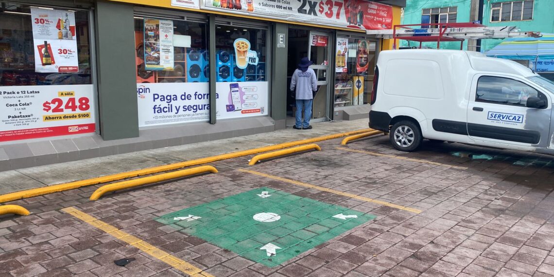 Roban tienda oxxo en Naciones Unidas