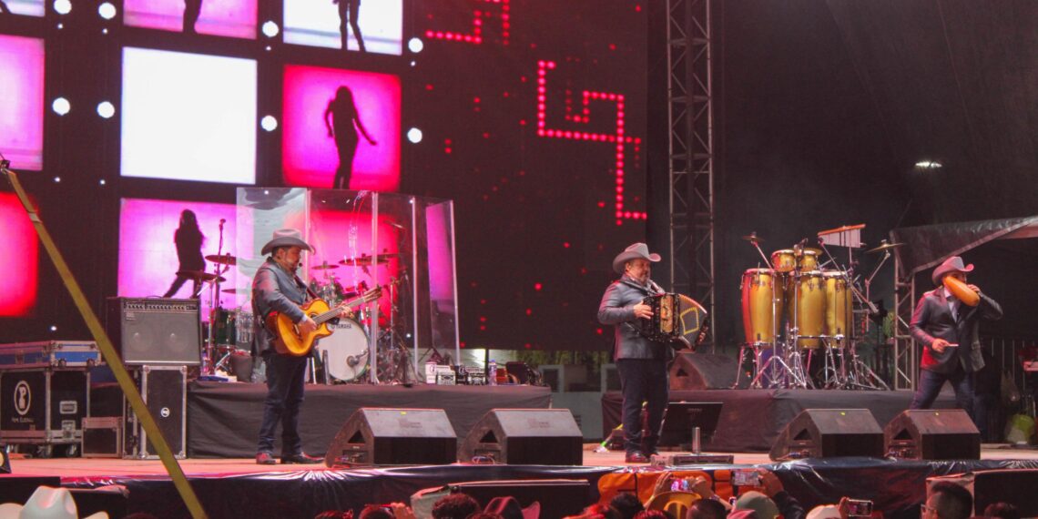 Grupo Pesado conquista a miles en la Feria Patronal de Huejotzingo 2025 con un concierto inolvidable