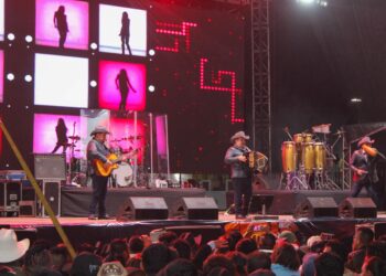 Grupo Pesado conquista a miles en la Feria Patronal de Huejotzingo 2025 con un concierto inolvidable