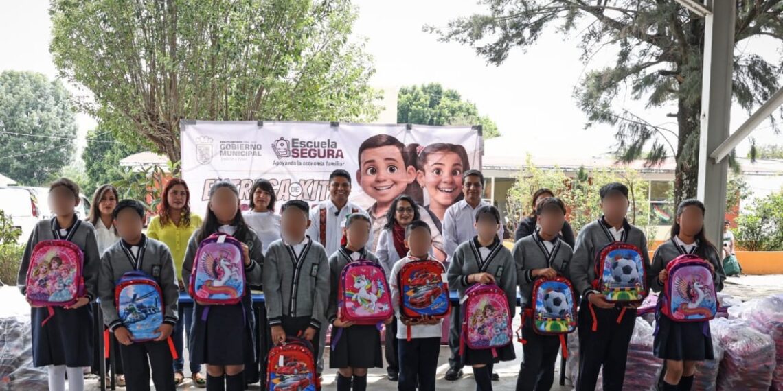 Concluye Omar Muñoz entrega de kits escolares en Cuautlancingo