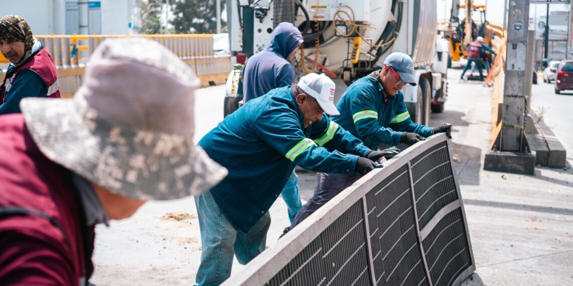SOSAPACH realiza limpieza en el puente elevado del Distribuidor Vial Cholula