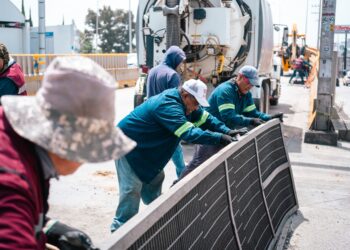 SOSAPACH realiza limpieza en el puente elevado del Distribuidor Vial Cholula