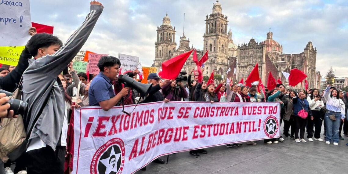 Gobierno de Sheinbaum ignora a estudiantes de Oaxaca; anuncian más protestas