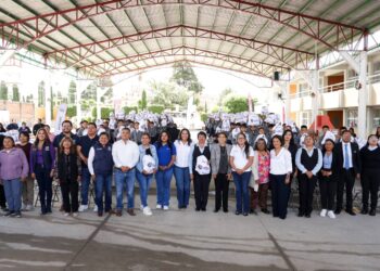Continúa Lupita Cuautle Torres con la entrega de kits de útiles escolares gratuitos