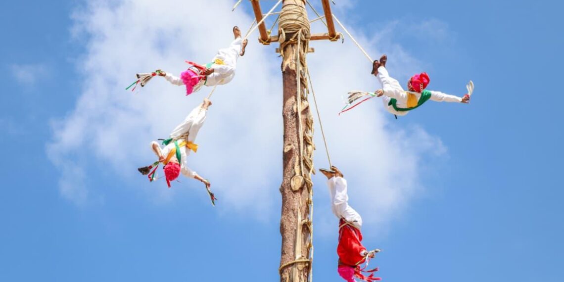 Gobierno estatal salvaguarda patrimonio cultural con Encuentro Nacional de Voladores