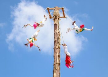 Gobierno estatal salvaguarda patrimonio cultural con Encuentro Nacional de Voladores