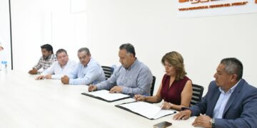 UTH y SNTE 51 firman convenio en beneficio de estudiantes y agremiados