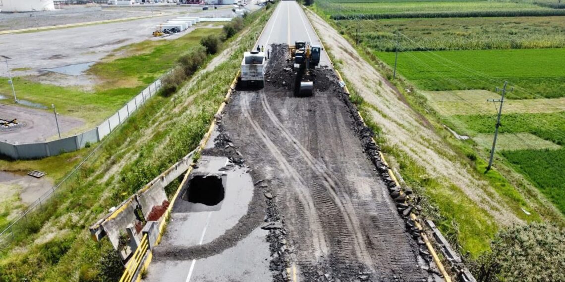En dos semanas quedará rehabilitado el tramo afectado en el Bulevar Aeropuerto; especialistas descartan daño estructural en el puente