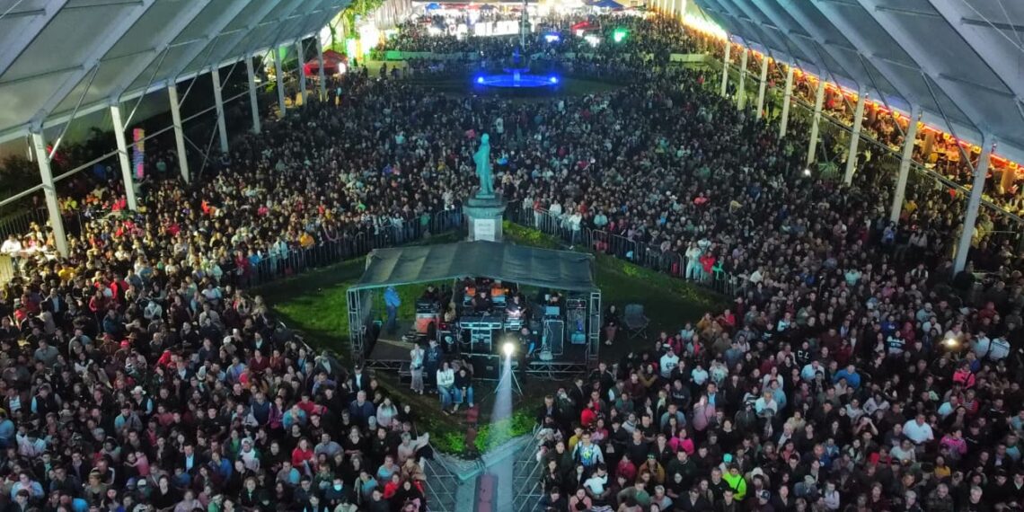 La Sonora Santanera puso a bailar a grandes y chicos en la Gran Feria de Cholula