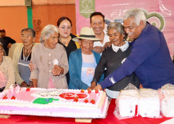 Cuida gobierno antorchista de los adultos mayores de Ocoyucan
