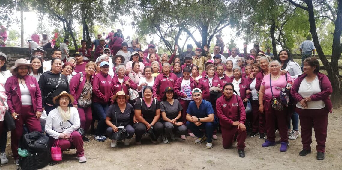 SMDIF Cuautlancingo lleva a Africam Safari a adultos mayores