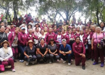 SMDIF Cuautlancingo lleva a Africam Safari a adultos mayores