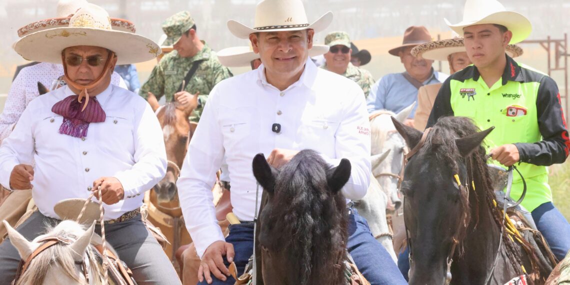 Cabalgata cívico-militar reafirma identidad y compromiso con la paz