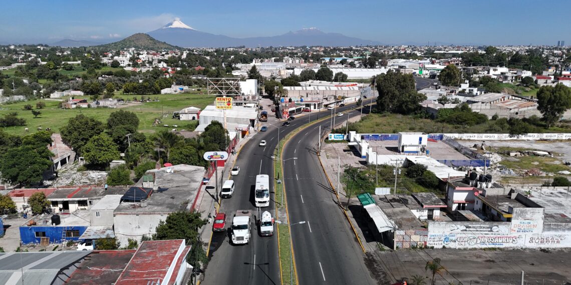 Más de 4 mil calles pavimentadas en Puebla capital, al cierre de 2025: Armenta