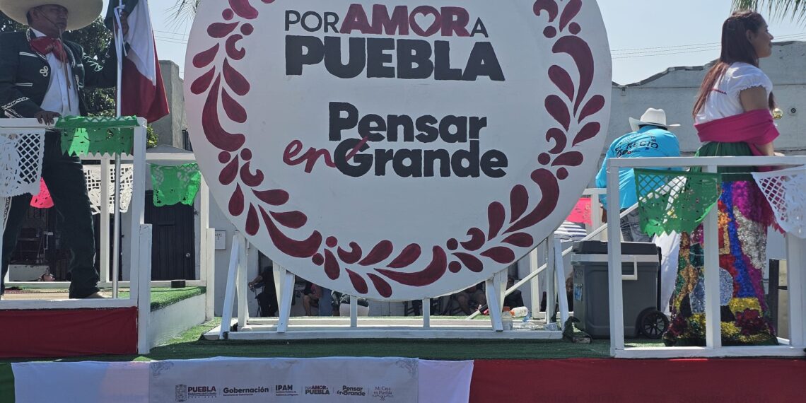 Gobierno de Puebla acompaña a comunidad migrante en festejos patrios en Estados Unidos