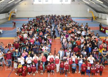 Entrega Tonantzin Fernández mochilas y kits escolares a menores de CAIC’s y preescolares públicos