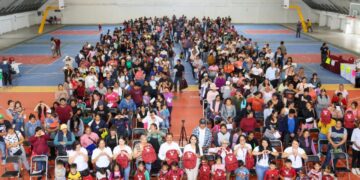 Entrega Tonantzin Fernández mochilas y kits escolares a menores de CAIC’s y preescolares públicos