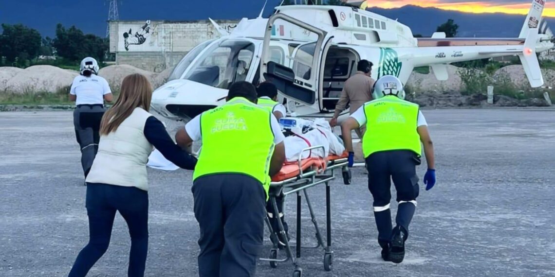 Con apoyo aéreo, SUMA garantiza atención oportuna a mujer con complicaciones postparto