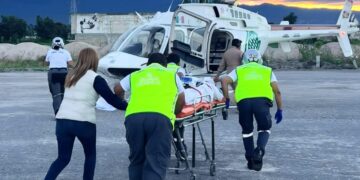 Con apoyo aéreo, SUMA garantiza atención oportuna a mujer con complicaciones postparto
