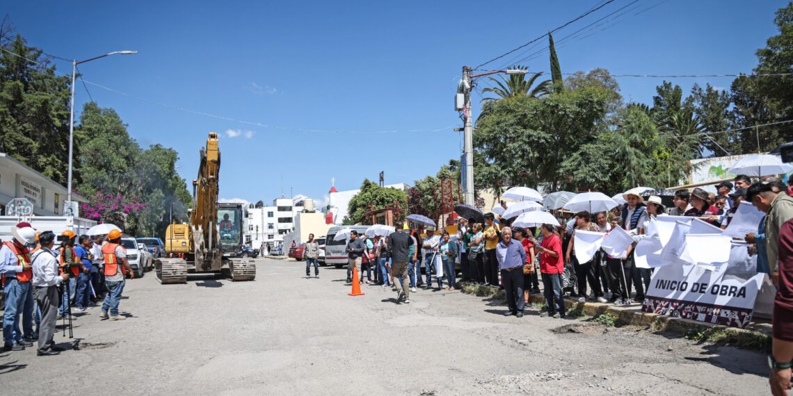 Omar Muñoz continúa dignificando las vialidades de Cuautlancingo