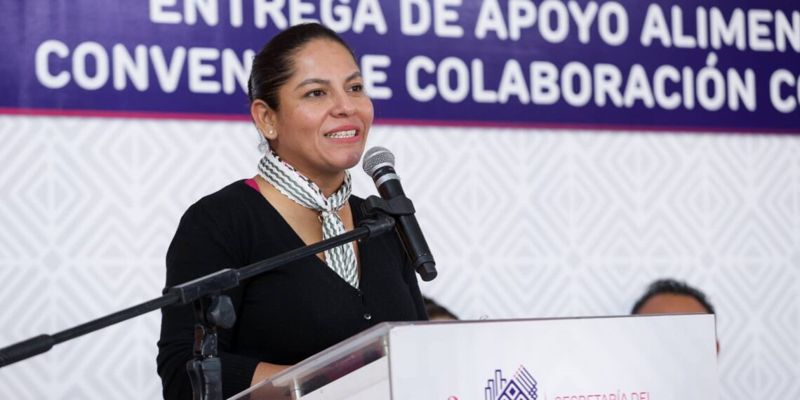 Entrega Lupita Cuautle apoyos alimentarios en colaboración con Industrias Bachoco