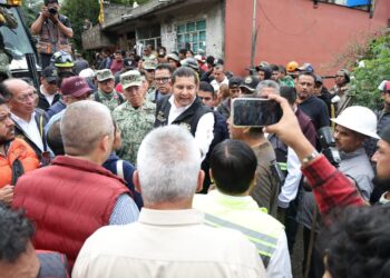 Gobernador Armenta responde de manera inmediata en zonas afectadas por lluvias y supervisa entrega de apoyos