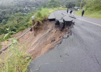 Lluvias dejan incomunicadas a las familias de la Sierra Norte