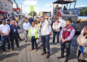 Alejandro Armenta y Omar Muñoz supervisan obra de reencarpetamiento