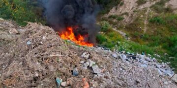 Sofocan incendio en barranca de Quecholac; autoridades llaman a prevenir quema de basura
