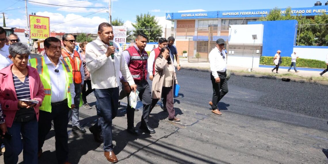 Supervisa gobernador Armenta pavimentación en Camino Real a Cholula y Zavaleta