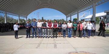 Entregan Omar Muñoz y Carlos Ochoa arco techo en primaria de la Unidad Educativa Frida Kahlo
