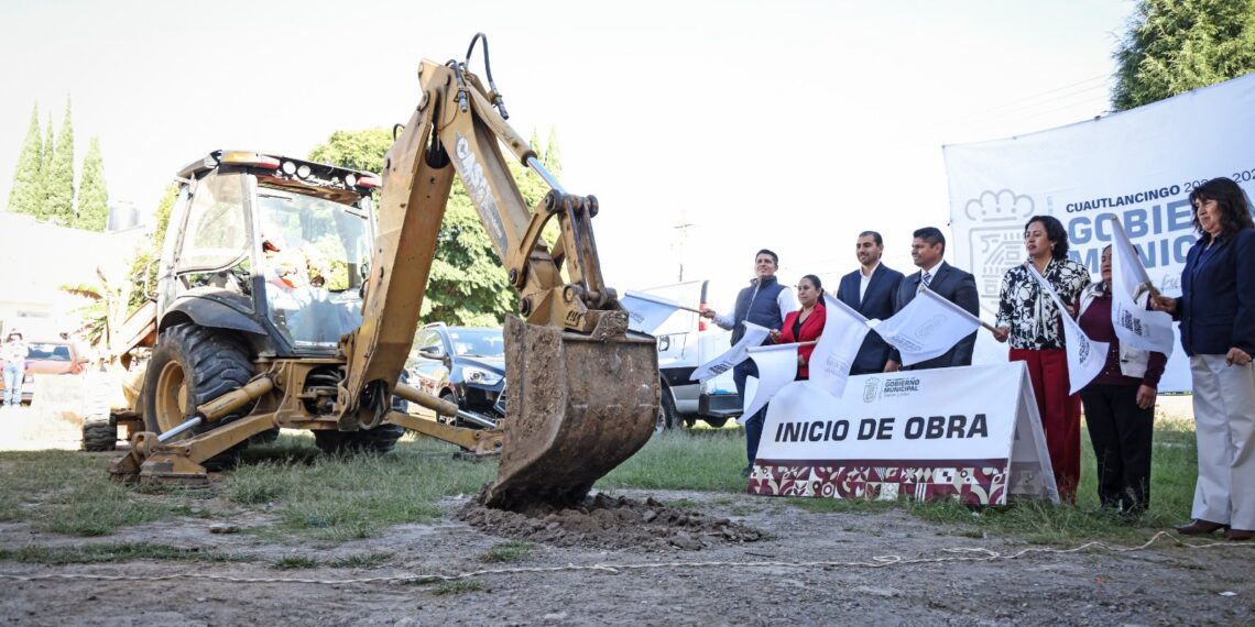 Omar Muñoz inaugura arco techo del bachillerato “Forjadores de Puebla”